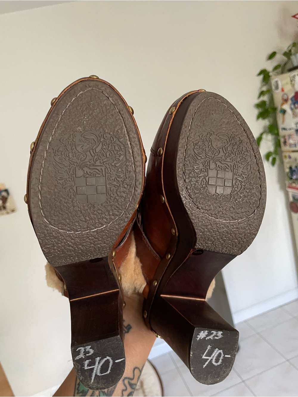 Vince Camuto Women's Brown Shearling-Trim Platform Clog Heels - Picture 4 of 6